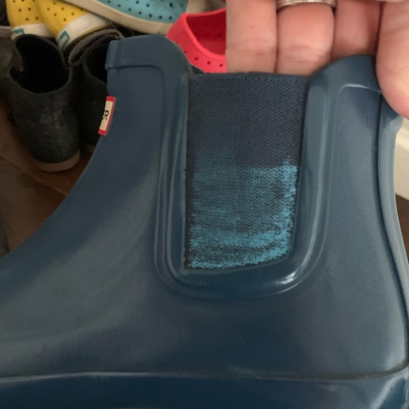 Blue Hunter ankle rain boots size 5 girl, 4 boy— more like 2-3 - Picture 11 of 13